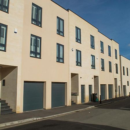 Solar Sanctuary- Skyline Balcony, City Centre, Three Floors, King Beds, Netflix And More! Bath Esterno foto