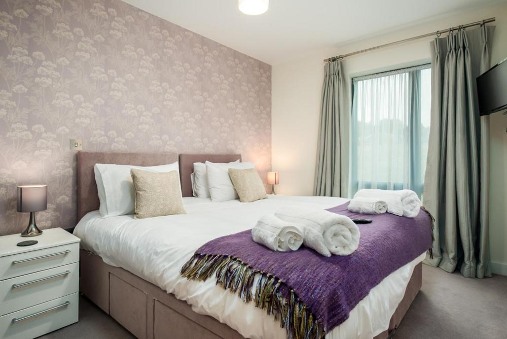 Solar Sanctuary- Skyline Balcony, City Centre, Three Floors, King Beds, Netflix And More! Bath Esterno foto