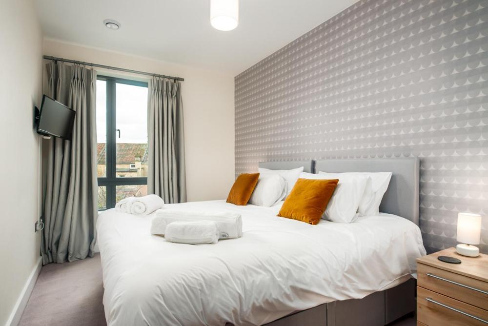 Solar Sanctuary- Skyline Balcony, City Centre, Three Floors, King Beds, Netflix And More! Bath Esterno foto