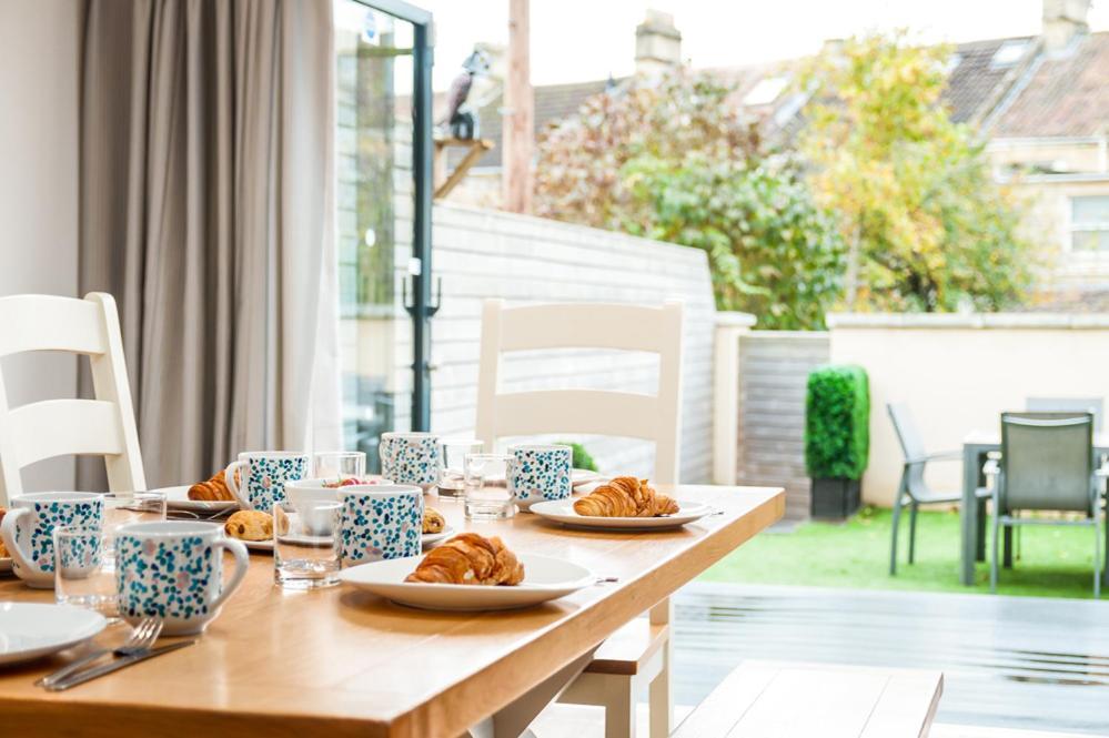 Solar Sanctuary- Skyline Balcony, City Centre, Three Floors, King Beds, Netflix And More! Bath Esterno foto