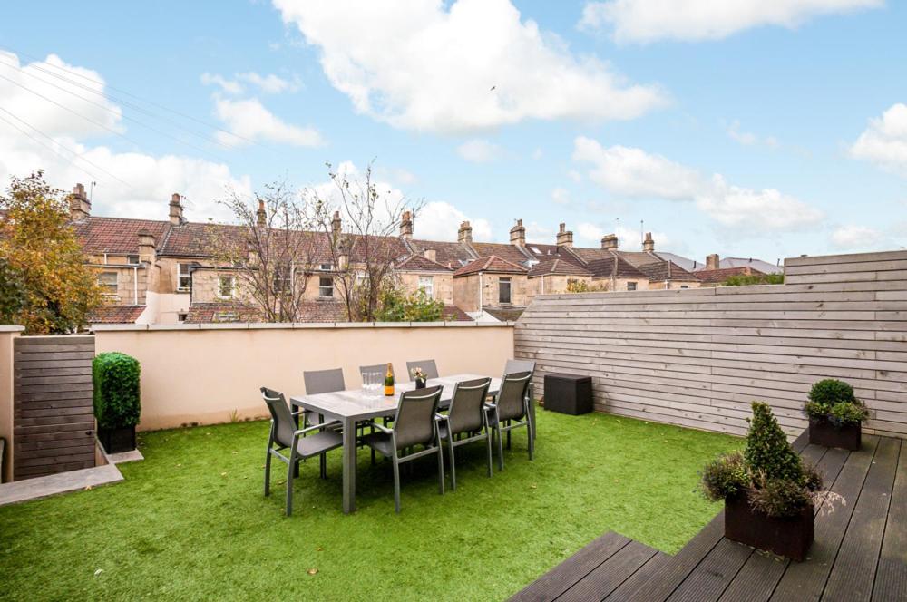 Solar Sanctuary- Skyline Balcony, City Centre, Three Floors, King Beds, Netflix And More! Bath Esterno foto