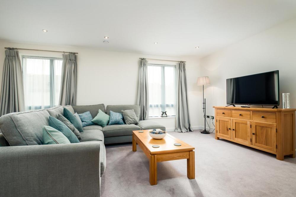 Solar Sanctuary- Skyline Balcony, City Centre, Three Floors, King Beds, Netflix And More! Bath Esterno foto