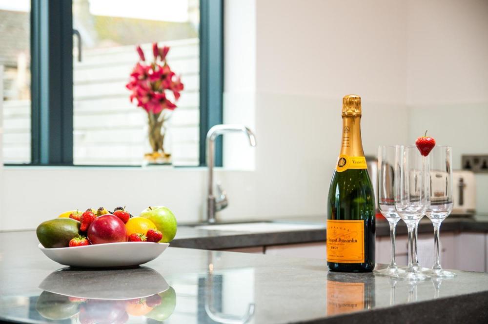 Solar Sanctuary- Skyline Balcony, City Centre, Three Floors, King Beds, Netflix And More! Bath Esterno foto